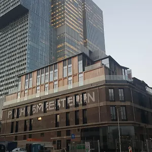 Mate Bruno, Szálloda Rotterdam