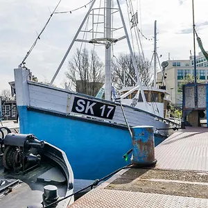  Bateau-hôtel Asile Flottant